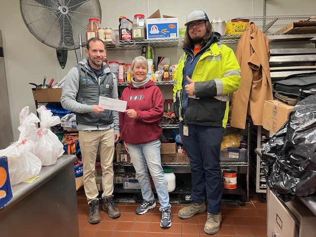 Photo of Connecticut Water employees dropping off a donation to Naugatuck Valley Soup Kitchen