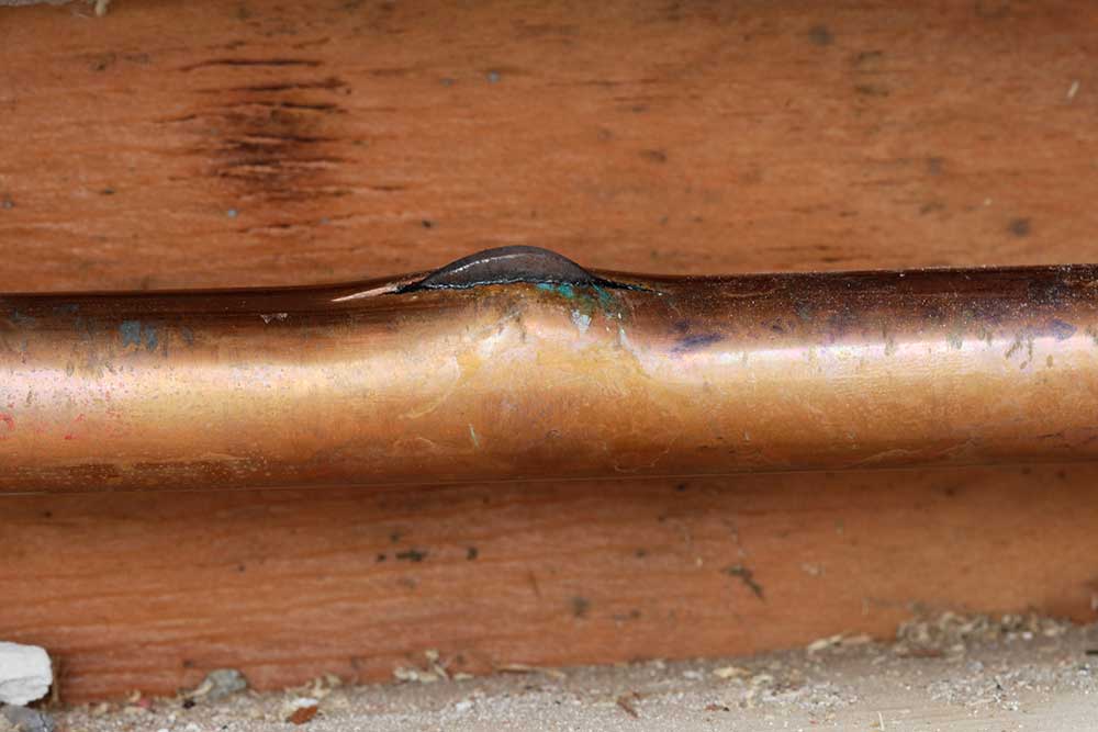 Photo of a cracked water pipe